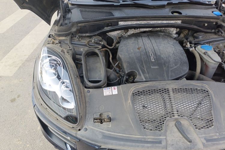 Used Porsche Macan 2017 Macan 2.0T Engine Bay Right