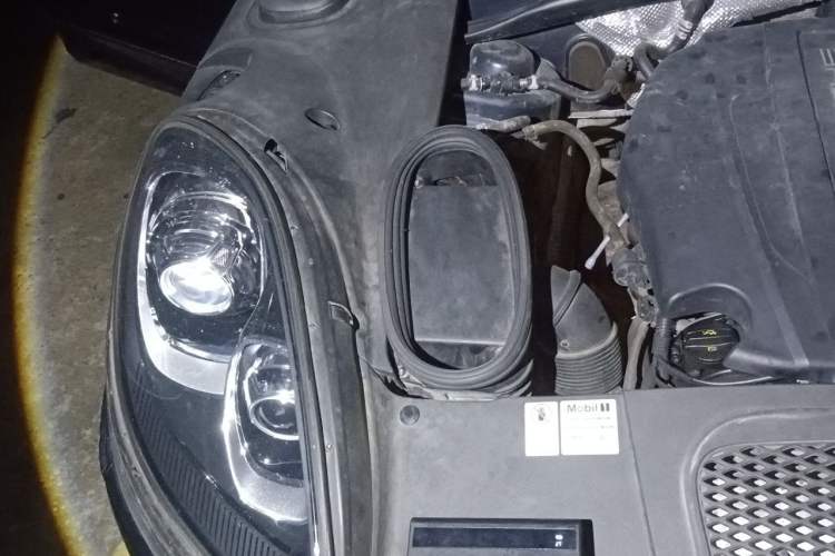 Used Porsche Macan 2017 Macan 2.0T Engine Bay Right