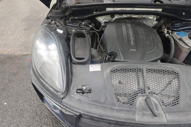 Used Porsche Macan 2017 Macan 2.0T Engine Bay Right