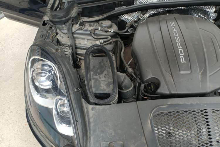 Used Porsche Macan 2017 Macan 2.0T Engine Bay Right