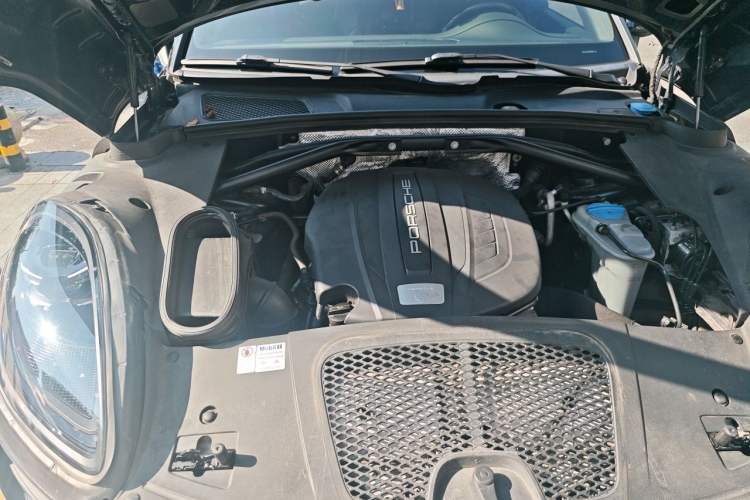 Used Porsche Macan 2017 Macan 2.0T Engine Bay Right