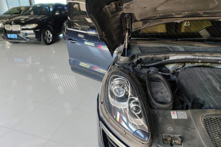 Used Porsche Macan 2017 Macan 2.0T Engine Bay Right