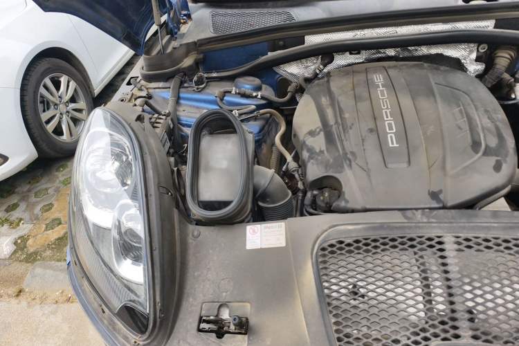Used Porsche Macan 2017 Macan 2.0T Engine Bay Right