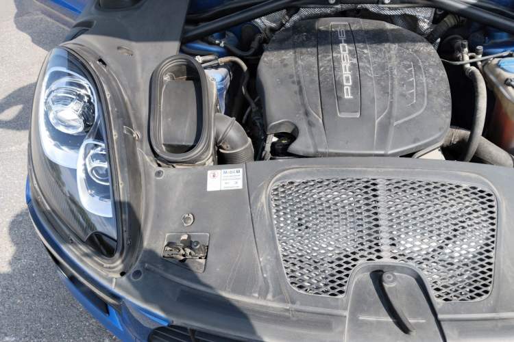 Used Porsche Macan 2017 Macan 2.0T Engine Bay Right