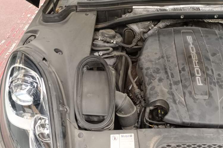 Used Porsche Macan 2017 Macan 2.0T Engine Bay Right