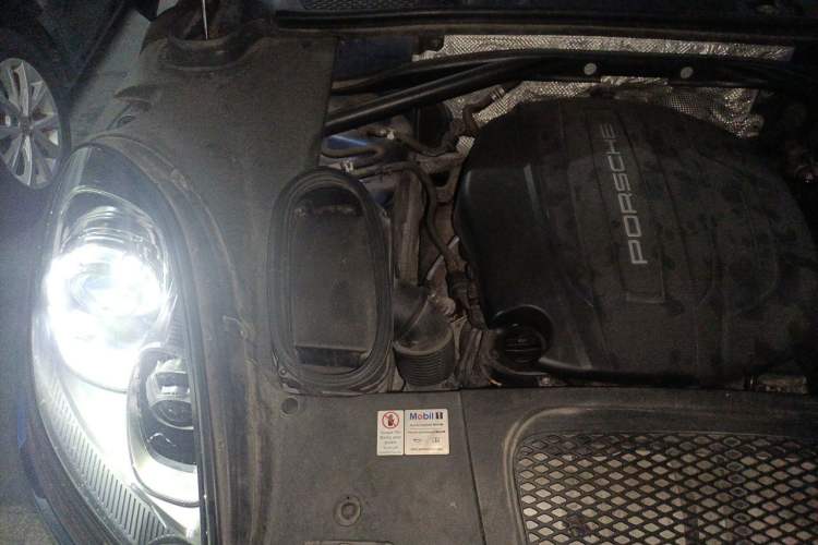 Used Porsche Macan 2017 Macan 2.0T Engine Bay Right