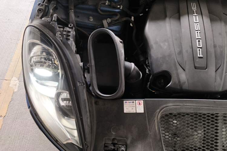 Used Porsche Macan 2017 Macan 2.0T Engine Bay Right