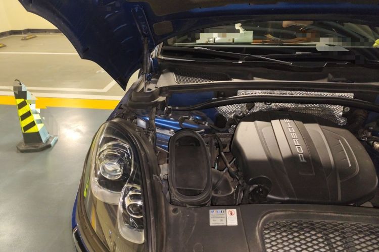 Used Porsche Macan 2017 Macan 2.0T Engine Bay Right