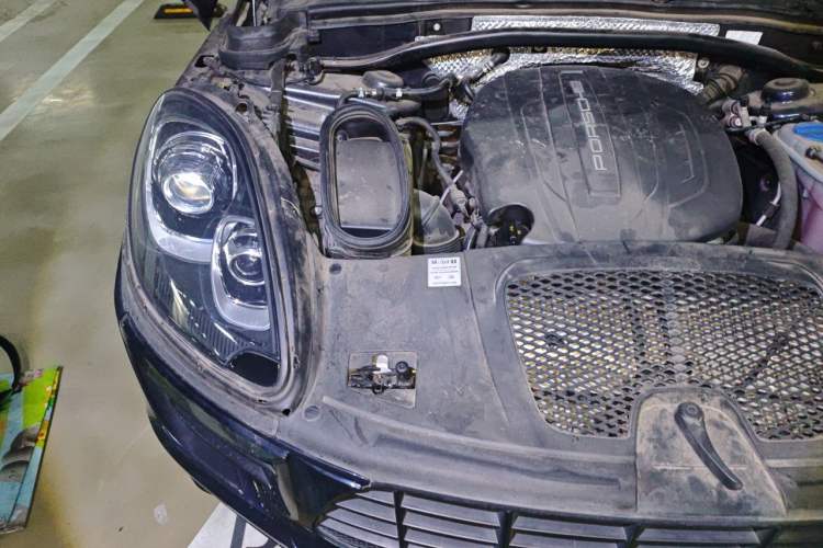 Used Porsche Macan 2017 Macan 2.0T Engine Bay Right