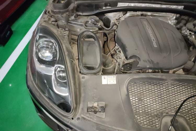 Used Porsche Macan 2017 Macan 2.0T Engine Bay Right