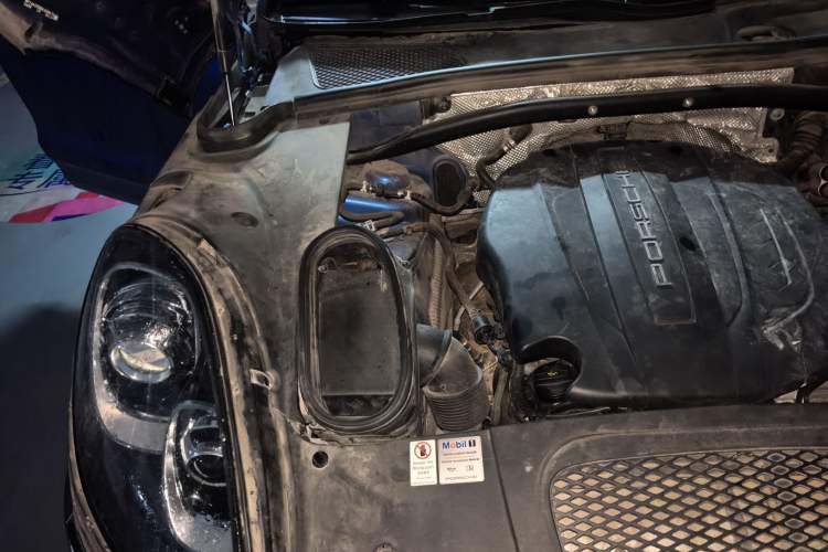Used Porsche Macan 2017 Macan 2.0T Engine Bay Right
