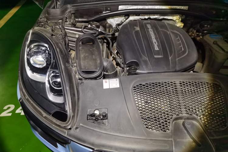 Used Porsche Macan 2017 Macan 2.0T Engine Bay Right