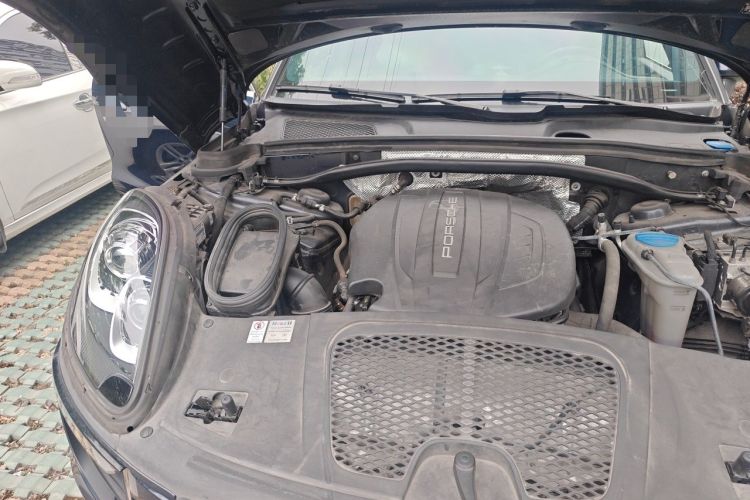 Used Porsche Macan 2017 Macan 2.0T Engine Bay Right