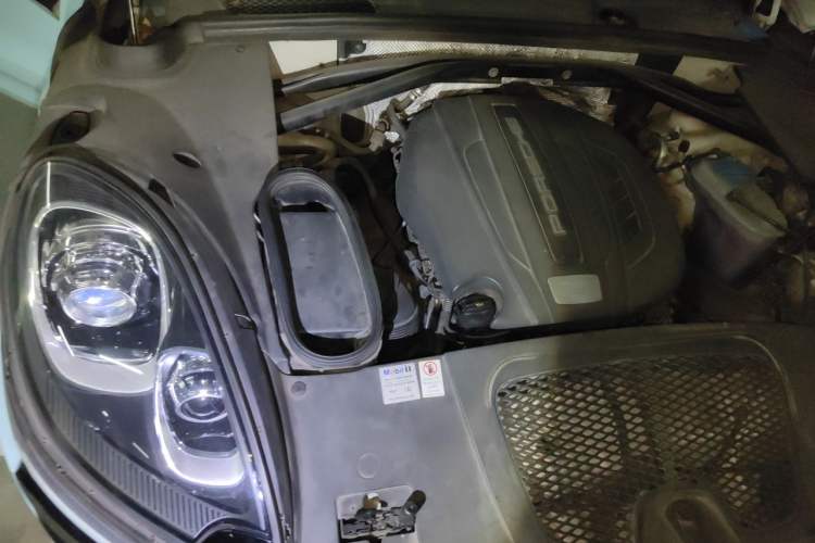 Used Porsche Macan 2017 Macan 2.0T Engine Bay Right