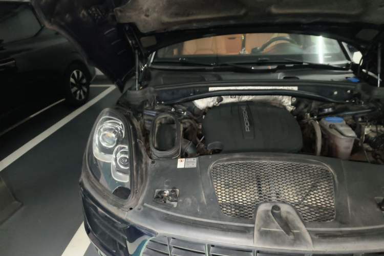 Used Porsche Macan 2017 Macan 2.0T Engine Bay Right