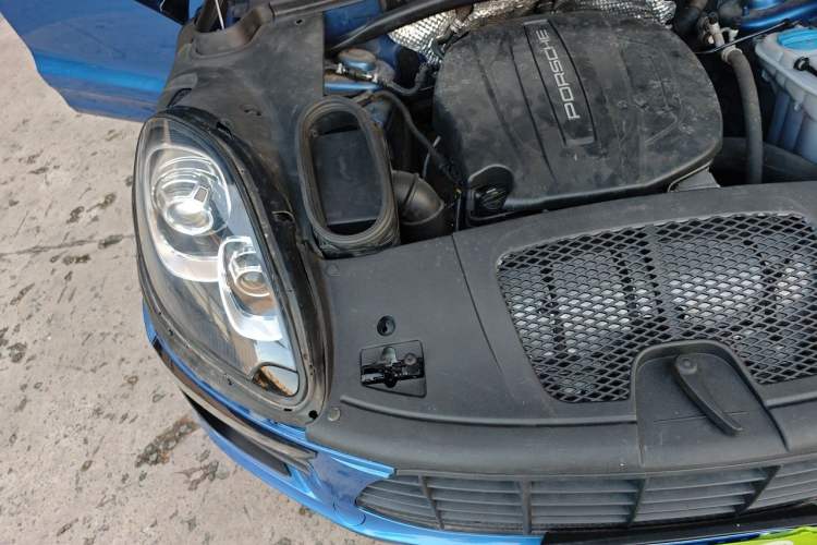 Used Porsche Macan 2017 Macan 2.0T Engine Bay Right