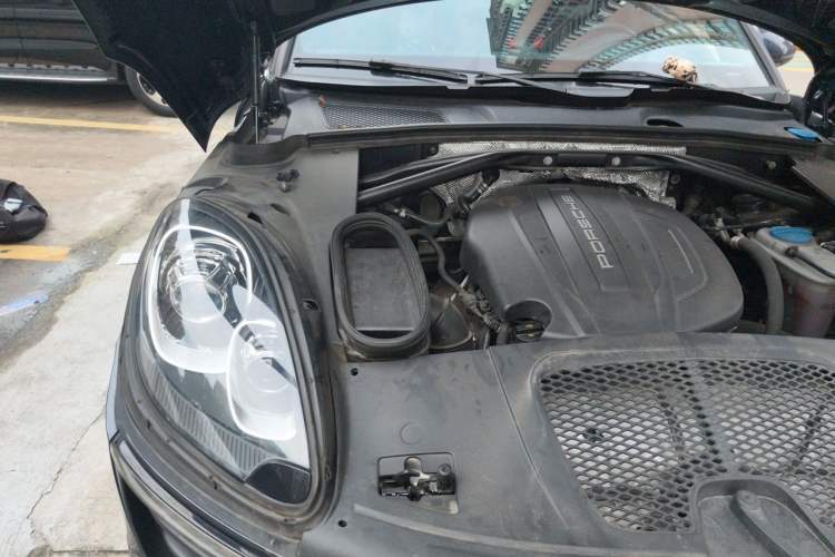 Used Porsche Macan 2017 Macan 2.0T Engine Bay Right