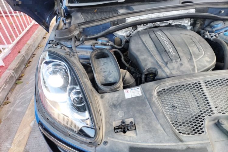Used Porsche Macan 2017 Macan 2.0T Engine Bay Right
