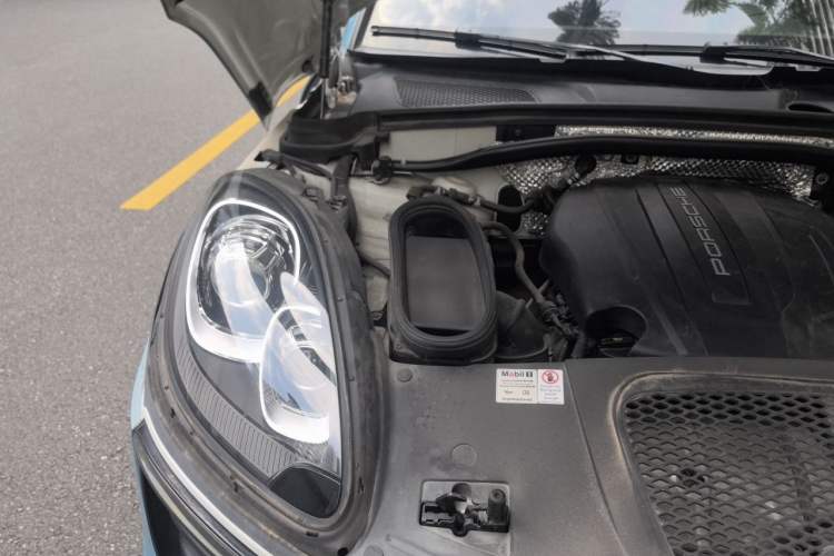 Used Porsche Macan 2017 Macan 2.0T Engine Bay Right