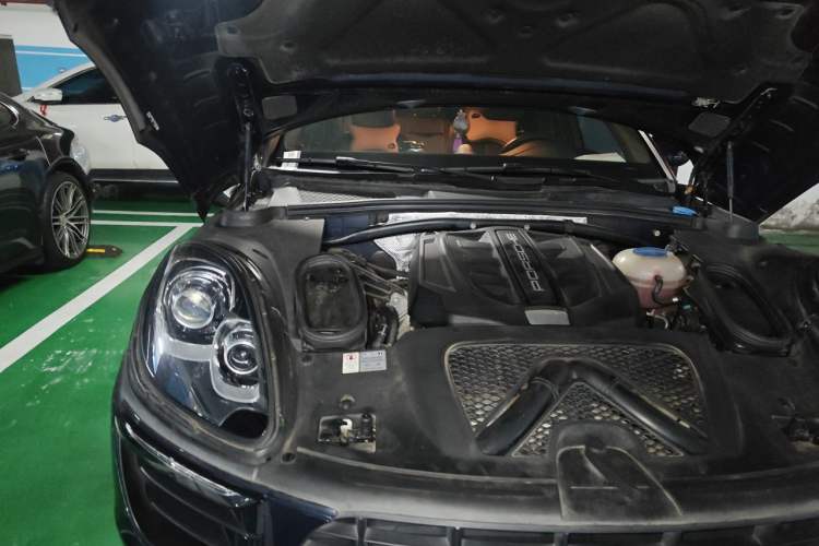 Used Porsche Macan 2017 Macan S 3.0T Engine Bay Right