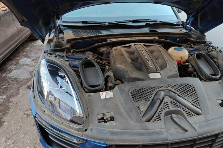 Used Porsche Macan 2017 Macan S 3.0T Engine Bay Right