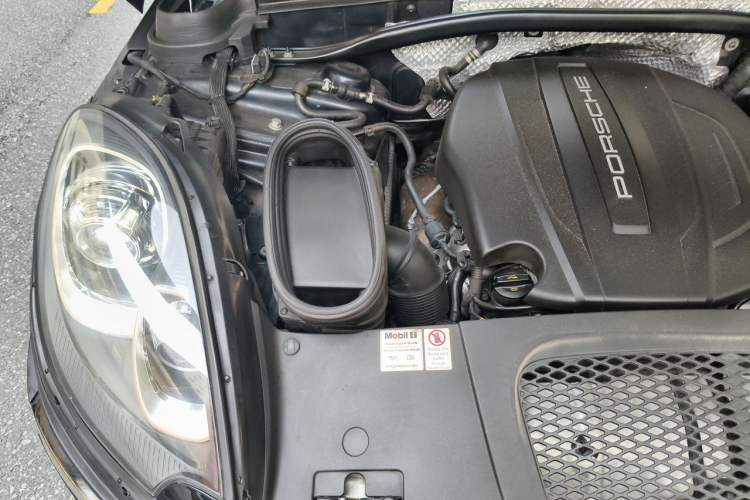 Used Porsche Macan 2017 Macan 2.0T Engine Bay Right