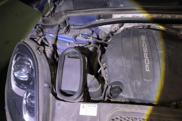 Used Porsche Macan 2017 Macan 2.0T Engine Bay Right
