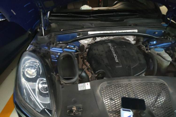 Used Porsche Macan 2017 Macan 2.0T Engine Bay Right