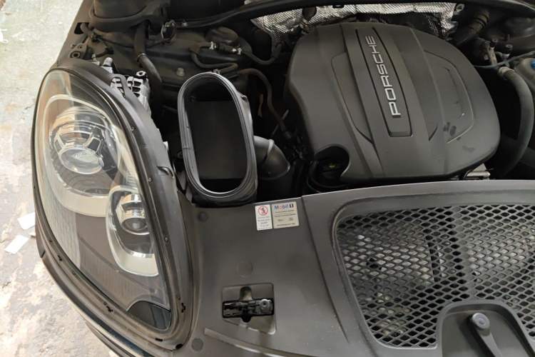 Used Porsche Macan 2017 Macan 2.0T Engine Bay Right