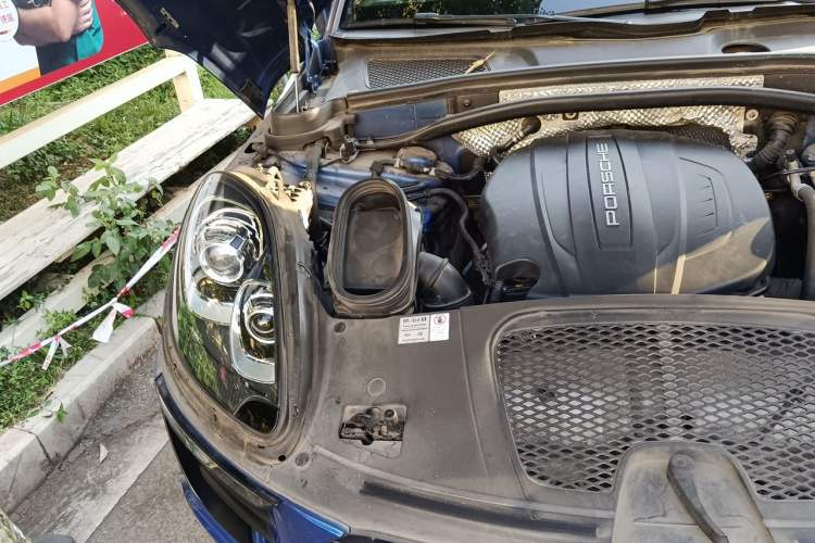 Used Porsche Macan 2017 Macan 2.0T Engine Bay Right