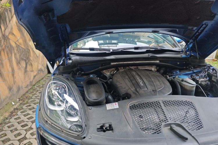 Used Porsche Macan 2017 Macan 2.0T Engine Bay Right