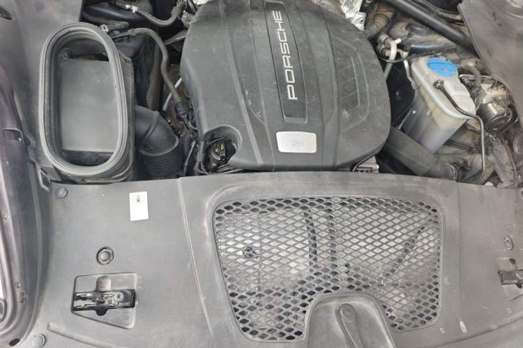 Used Porsche Macan 2017 Macan 2.0T Engine Bay