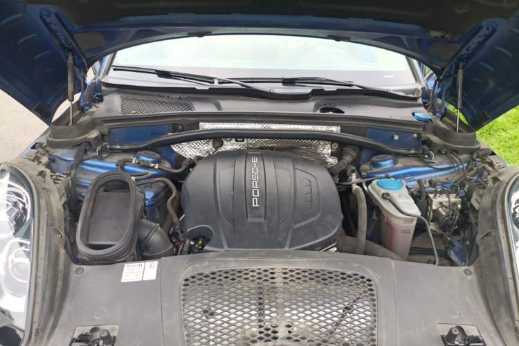 Used Porsche Macan 2017 Macan 2.0T Engine Bay