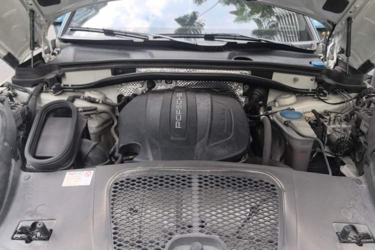 Used Porsche Macan 2017 Macan 2.0T Engine Bay