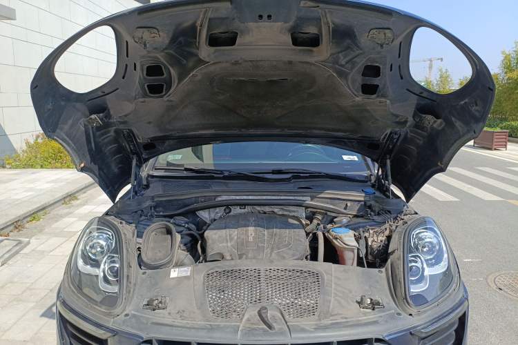 Used Porsche Macan 2017 Macan 2.0T Engine Bay