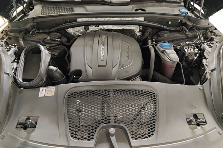 Used Porsche Macan 2017 Macan 2.0T Engine Bay