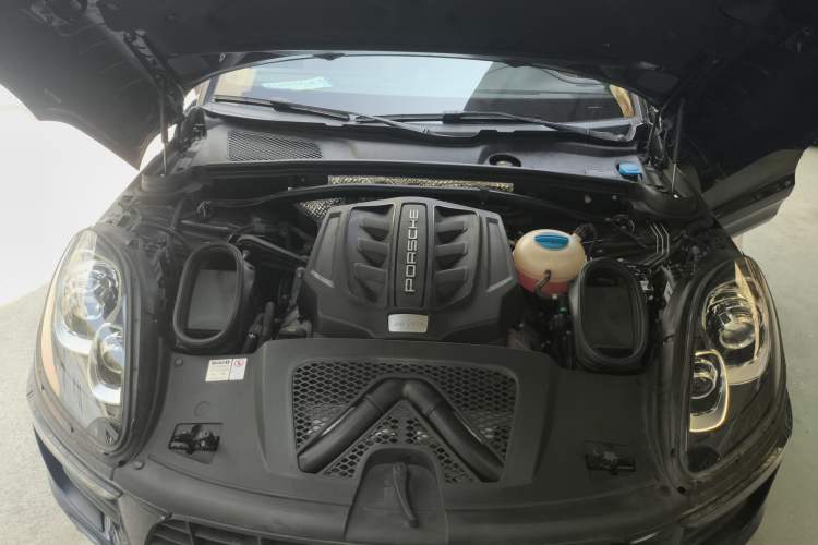 Used Porsche Macan 2017 Macan S 3.0T Engine Bay