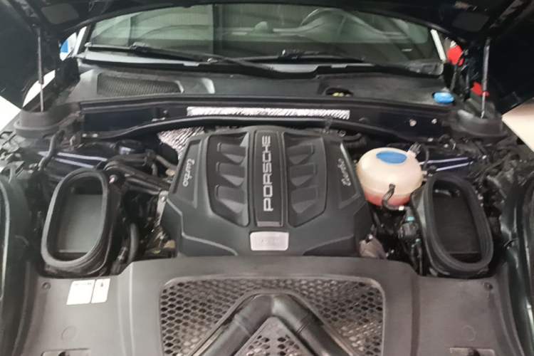 Used Porsche Macan 2017 Macan Turbo 3.6T Engine Bay