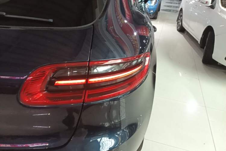 Used Porsche Macan 2017 Macan Turbo 3.6T Exterior 3