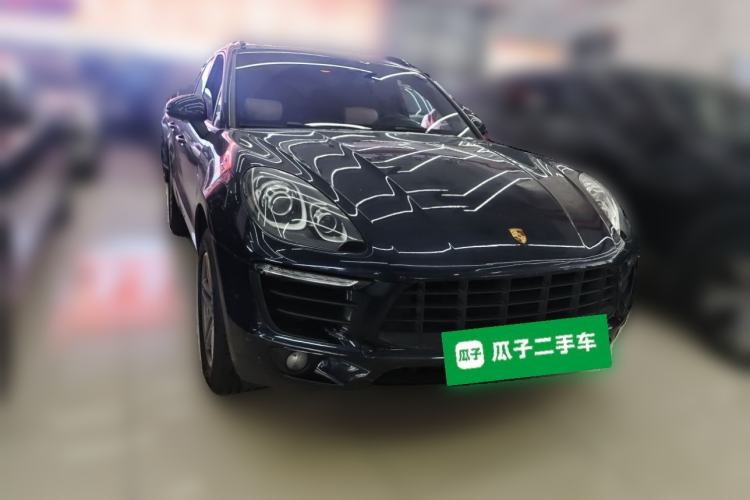 Used Porsche Macan 2017 Macan 2.0T Front Right 45 Deg