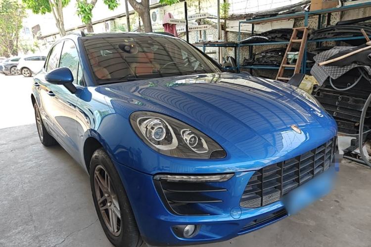 Used Porsche Macan 2017 Macan 2.0T Front Right 45 Deg