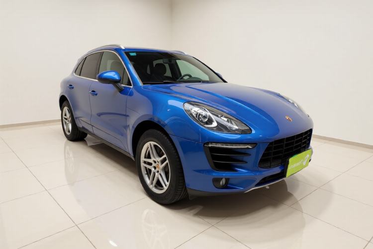 Used Porsche Macan 2017 Macan 2.0T Front Right 45 Deg