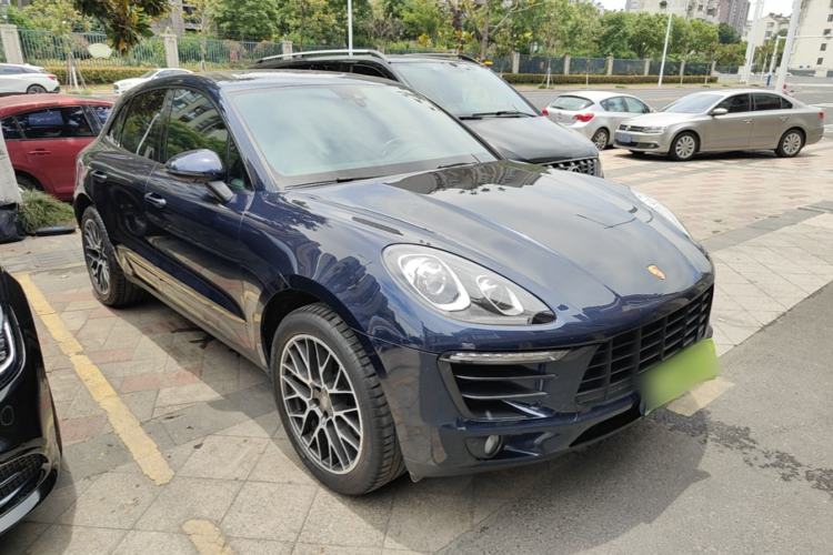 Used Porsche Macan 2017 Macan 2.0T Front Right 45 Deg