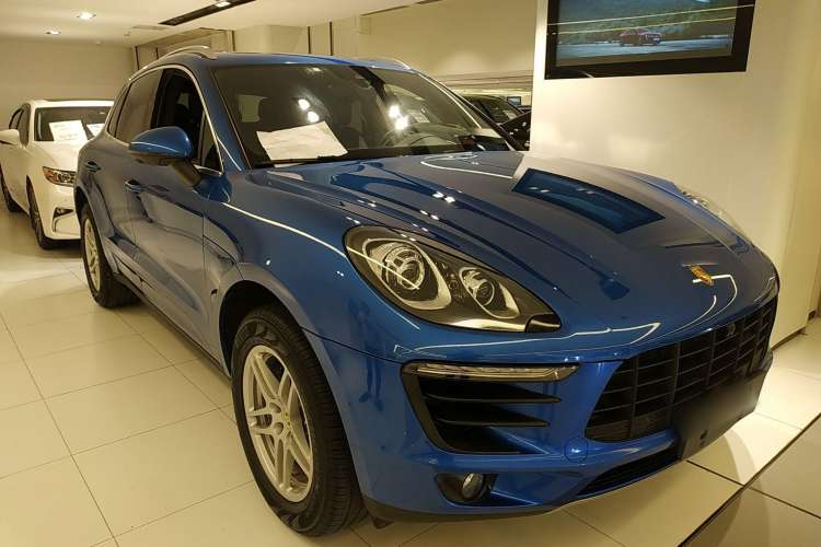 Used Porsche Macan 2017 Macan 2.0T Front Right 45 Deg