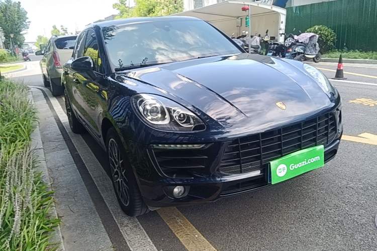 Used Porsche Macan 2017 Macan 2.0T Front Right 45 Deg