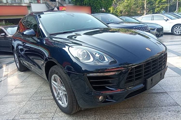 Used Porsche Macan 2017 Macan 2.0T Front Right 45 Deg