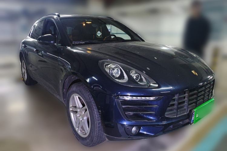 Used Porsche Macan 2017 Macan 2.0T Front Right 45 Deg