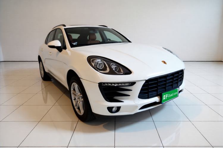 Used Porsche Macan 2017 Macan 2.0T Front Right 45 Deg