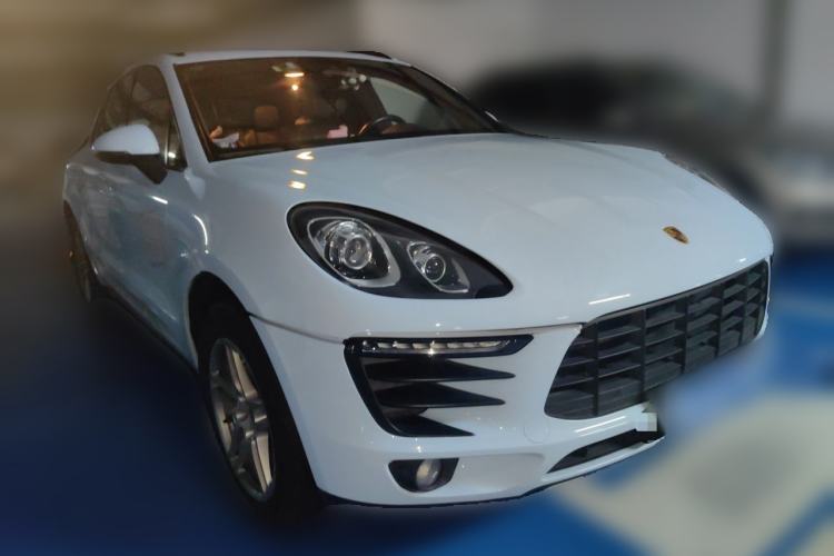 Used Porsche Macan 2017 Macan 2.0T Front Right 45 Deg