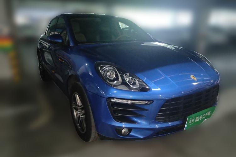 Used Porsche Macan 2017 Macan 2.0T Front Right 45 Deg